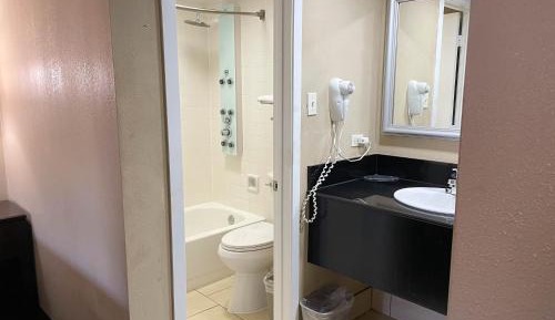 King Room with Roll-in Shower - Disability Access - Non-Smoking