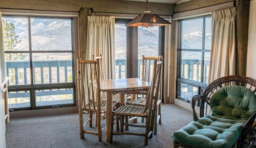 Gardner Queen Room with Patio 