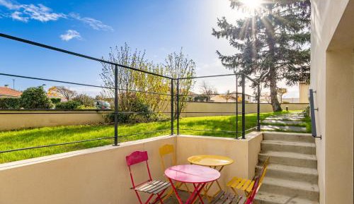 One-Bedroom Apartment with Garden View