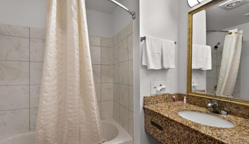 King Room - Non-Smoking