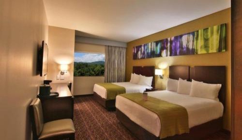 River Tower Mountain View Room 2 Queens