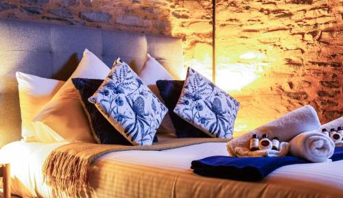 One-Bedroom Pay Office Cottage