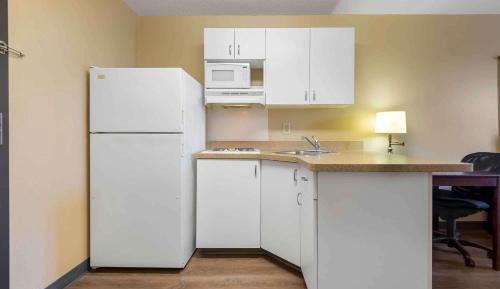 1 Queen Bed | Non-Smoking, Kitchen