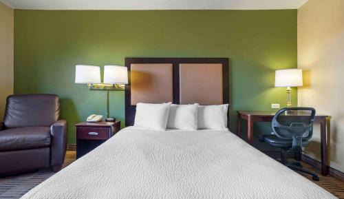 Queen studio with 1 Queen Bed - Disability Access/Non-Smoking