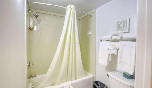 Deluxe King Room - Non-Smoking