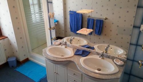 Family Room with Garden View