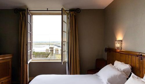 Double or Twin Room with Bay Mont-Saint-Michel View - Red House 