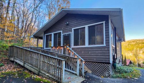 Family Room with Mountain View