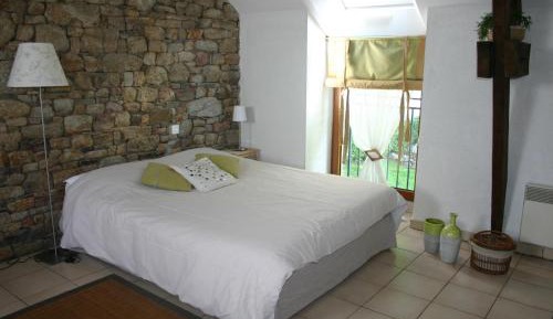 Studio Apartment (2 Adults)