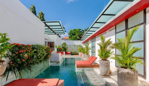 One-Bedroom Poolside Deluxe Suite