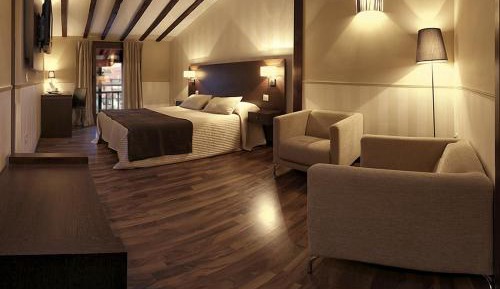 Queen Room with Spa Bath