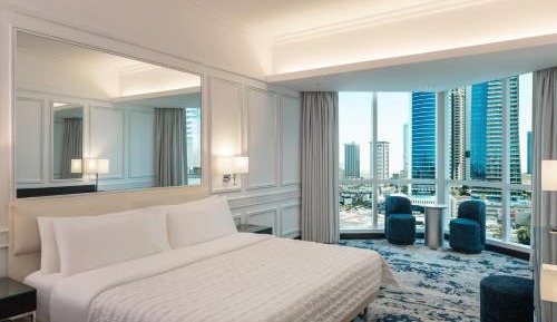 Deluxe Skyline View, 1 King