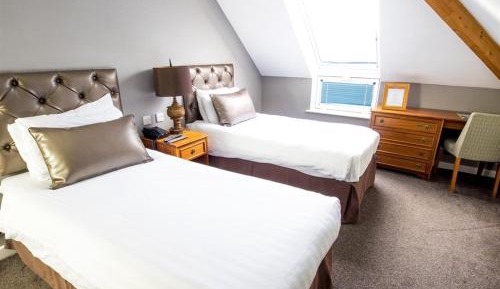 Twin Room with Private Bathroom