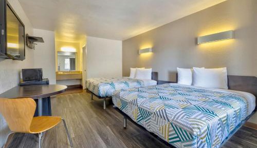 Queen Room with Two Queen Beds - Non-Smoking