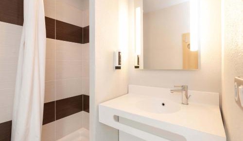 Twin Room (2 Adults)