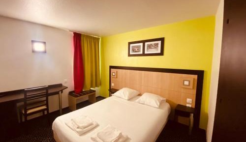 Standard Room - 1 Double Bed 2 Single Beds