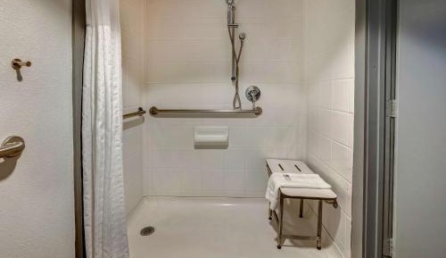 King Room with Roll-in Shower - Disability Access - Non-Smoking