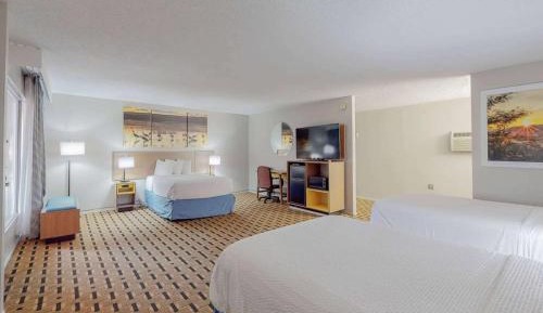 Room with Three Double Beds - Non-Smoking