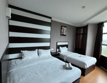 Family Room (3 Adults)