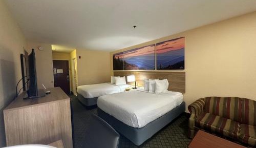Queen Room with Two Queen Beds - Non-Smoking