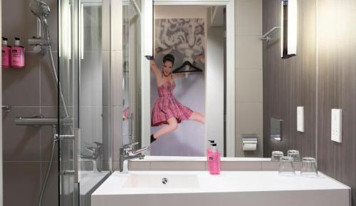 Moxy Double Sleeper, Guest room, 2 Twin/Single Bed(s)