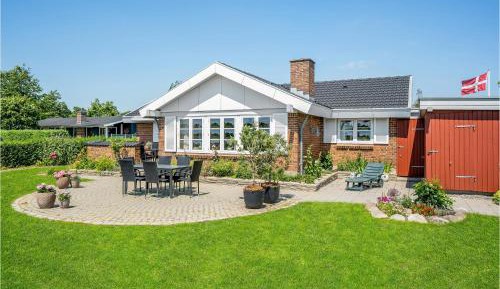 Three-Bedroom Vacation Home 