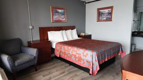 Deluxe Queen Room