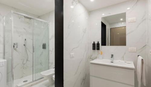 One-Bedroom Apartment (5 Adults) - Via Romagnosi 4