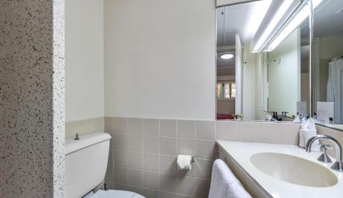 Standard Room with Free Wifi and Parking