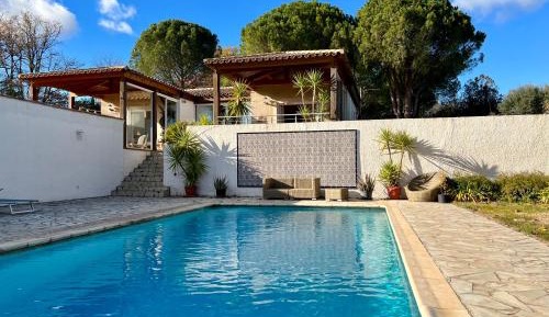 Family Room with Garden View