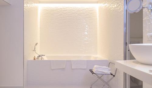 Suite with Hot Tub