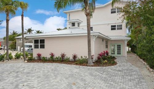 Five-Bedroom Holiday Home