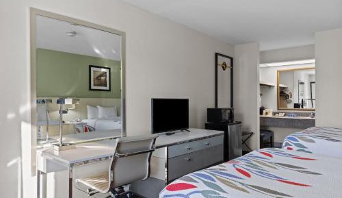 Standard Queen Room