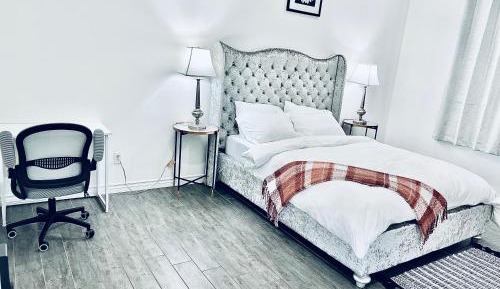 Deluxe Queen Suite