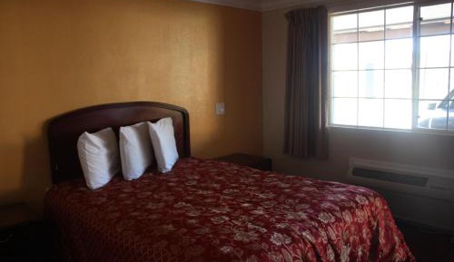 Queen Room - Non-Smoking