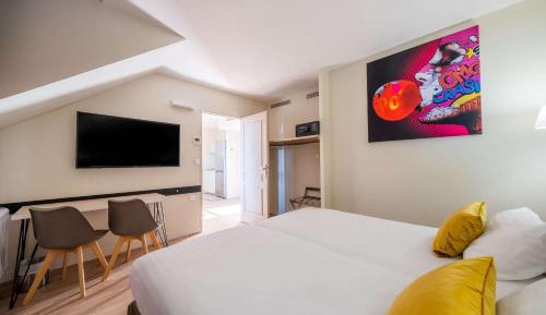 Appartement 1 chambre avec 1 lit double et 2 lits simples