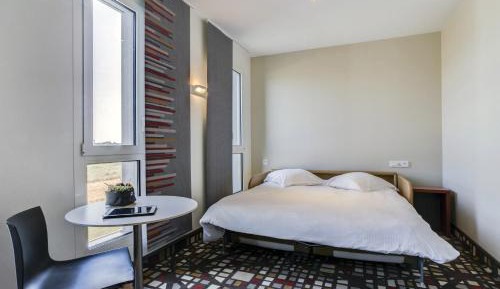 Family Room (2 Adults + 2 Children Up to 14 Years Old))