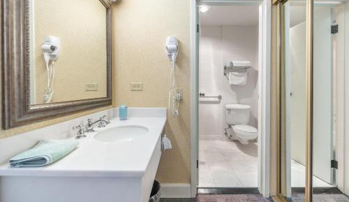 Double or Twin Room with Bathroom