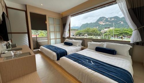 Quadruple Room with Mountain View