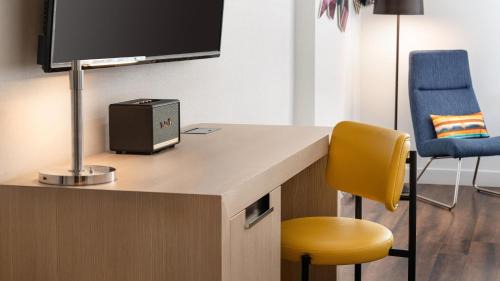 Savvy, Larger Guest room, King, Sofa bed