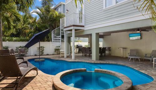 Six-Bedroom Holiday Home
