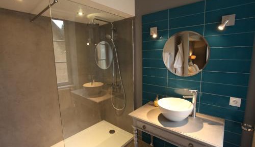 Deluxe Double Room with Shower