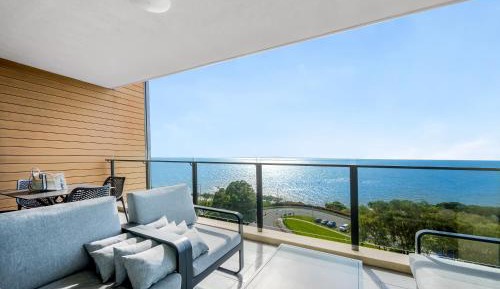 One-Bedroom Apartment with Ocean View