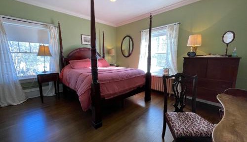 Deluxe Queen Room