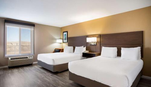 Queen Room with Two Queen Beds with Mobility Accessible Tub