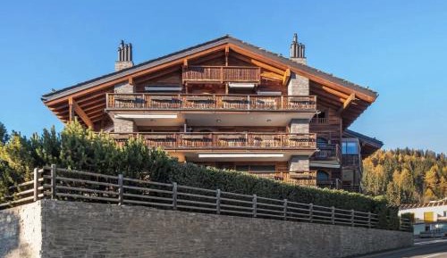 Apartment with Mountain View