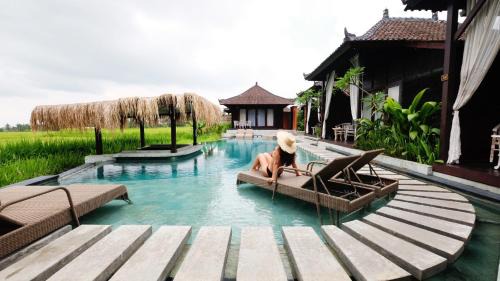 One Bedroom Poolside Villa with Rice Field View