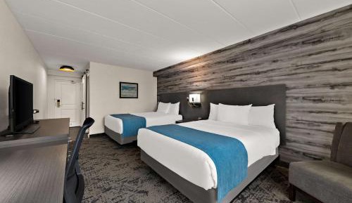 Queen Room with Two Queen Beds and Balcony