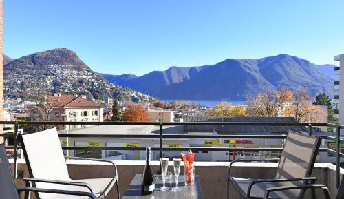 Apartment with Lake View