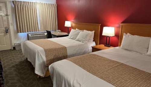 Quadruple Room with Two Queen Beds - Non Smoking